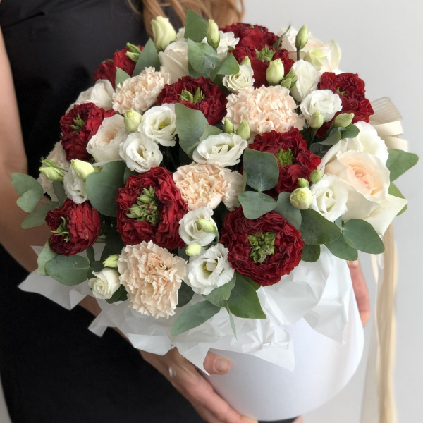 КОРОБКА С РОЗАМИ